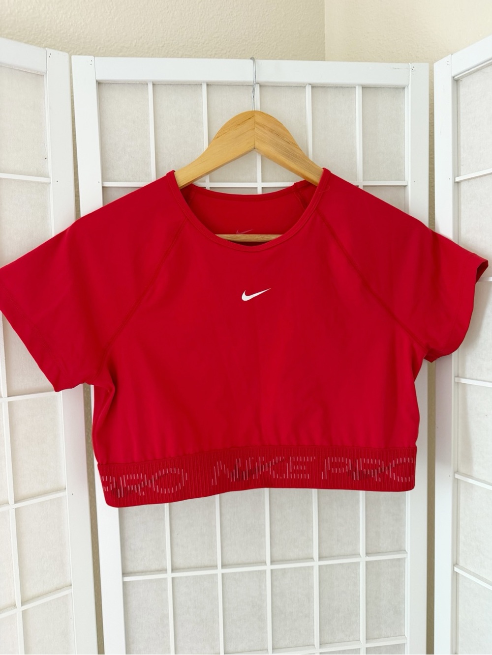 Nike Pro Red Short Sleeve Cropped Athletic Top Large
